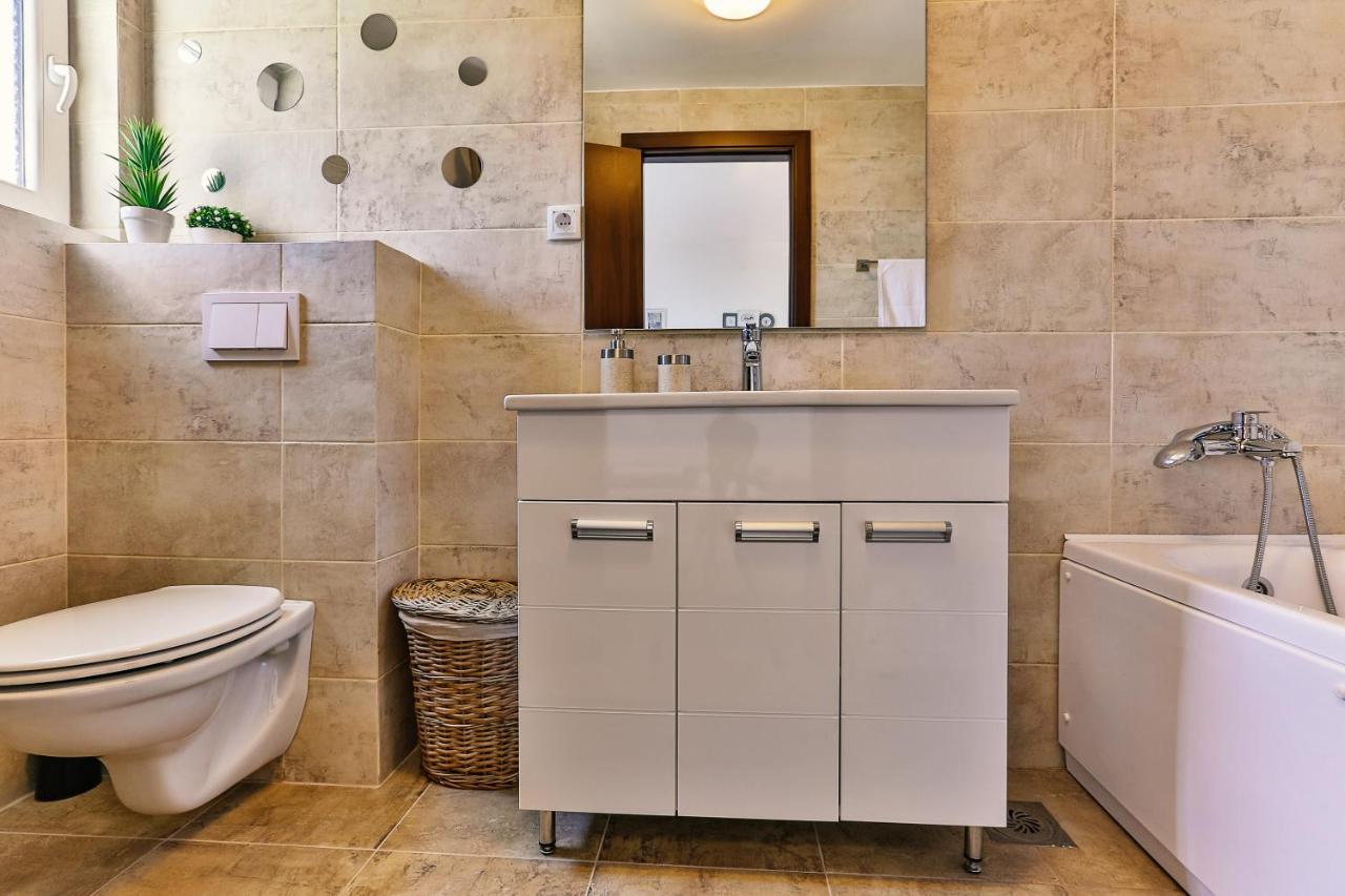 Apartmani Visum Sveti Stefan Ngoại thất bức ảnh